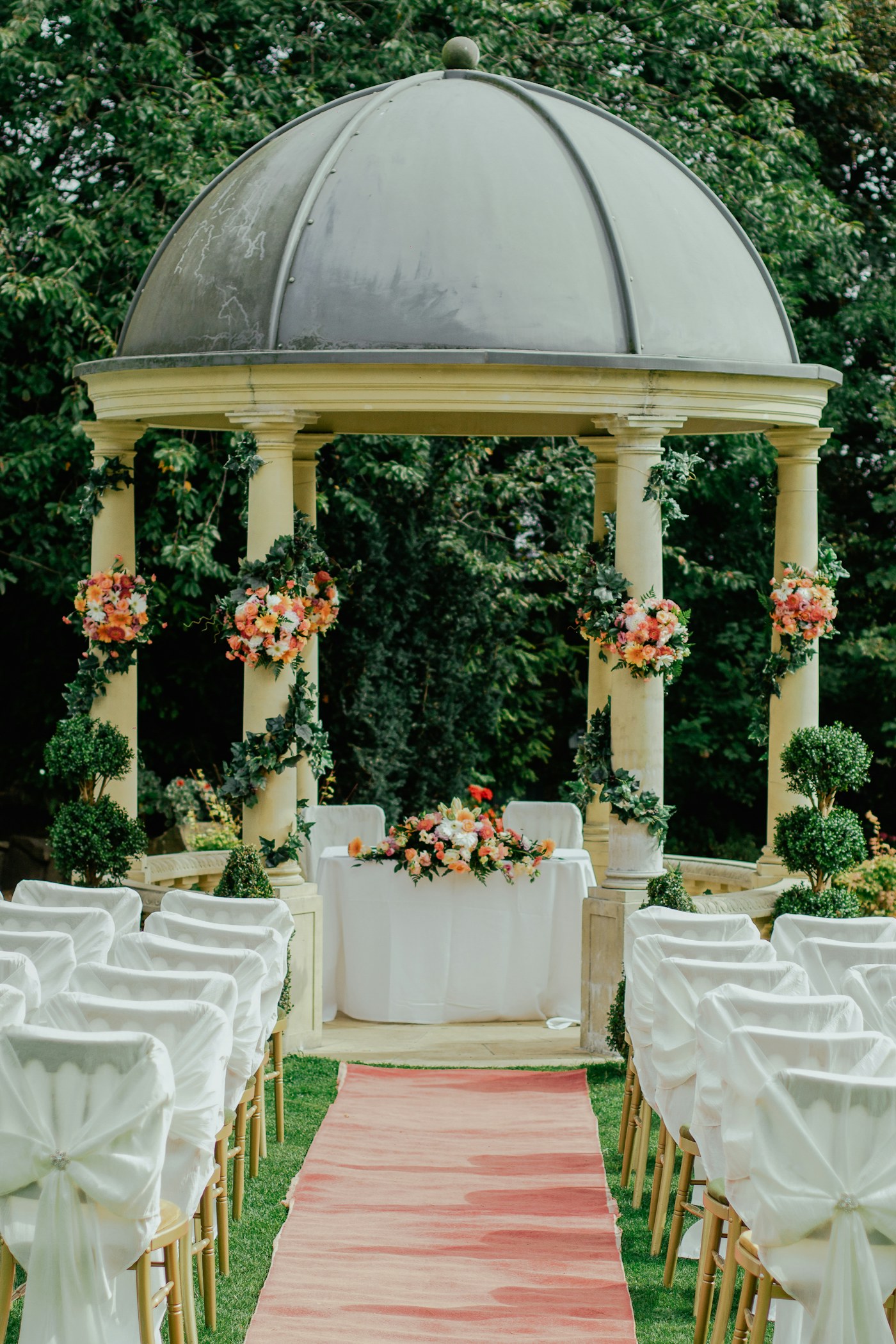 Wedding details and flowers